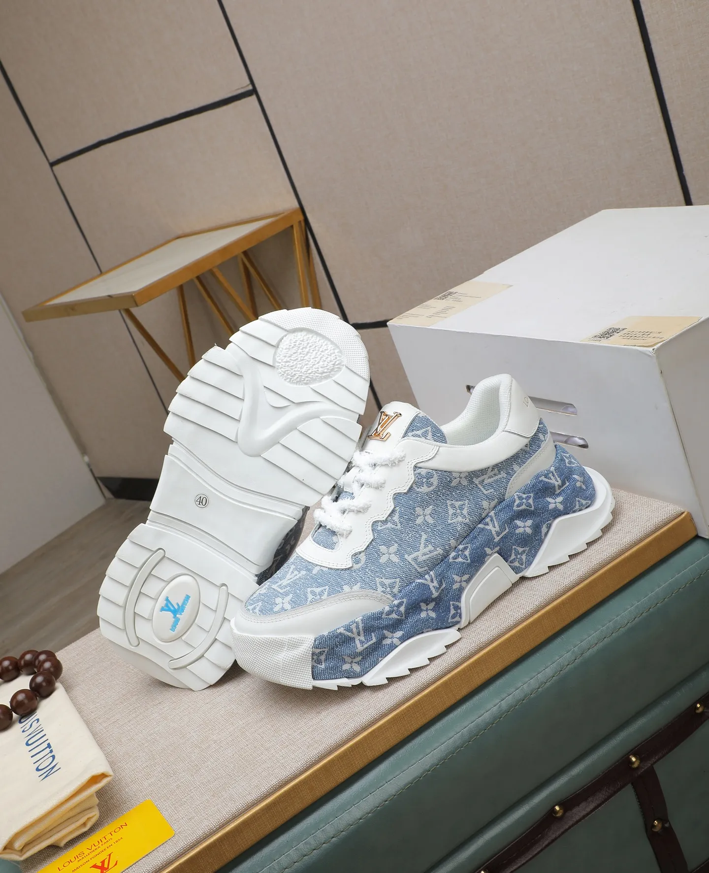 Men's shoes 💰600 LV are novel and fashionable, and the uppers are made of imported cowhide + LV special materials! Super trendy design! It’s eye-catching! The leather is soft, delicate, shiny and translucent, showing the ultimate in pure handcraftsmanship, and the mesh is soft, comfortable and breathable! Size: 39-44 (38 45 customized)